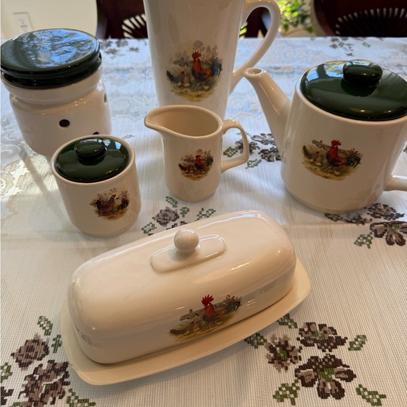 Rooster Design Ceramic Dining Set - Picture 15 of 16